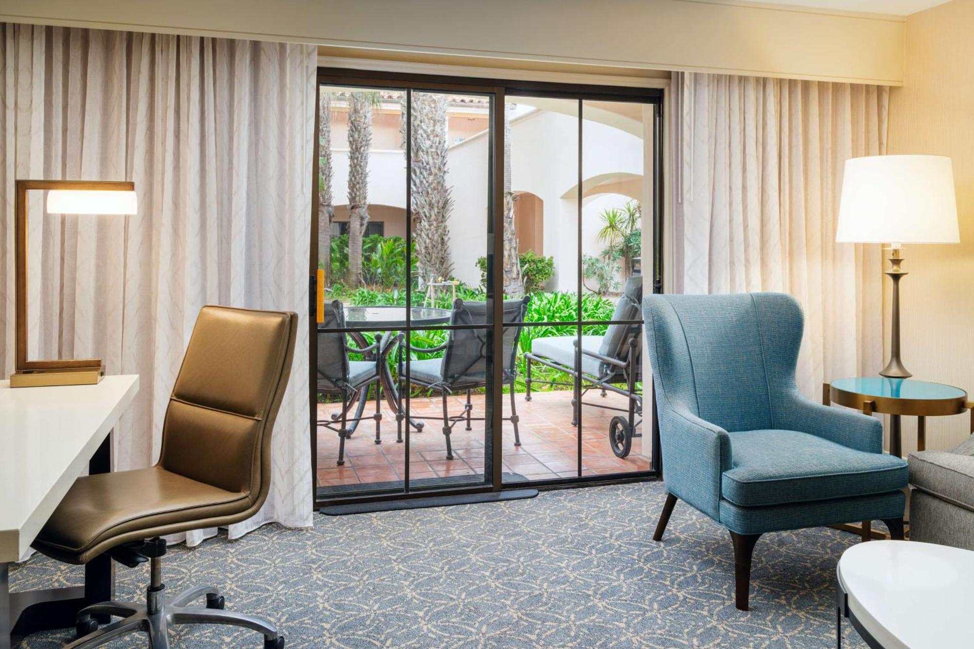 Hilton Santa Barbara Beachfront Resort Екстериор снимка